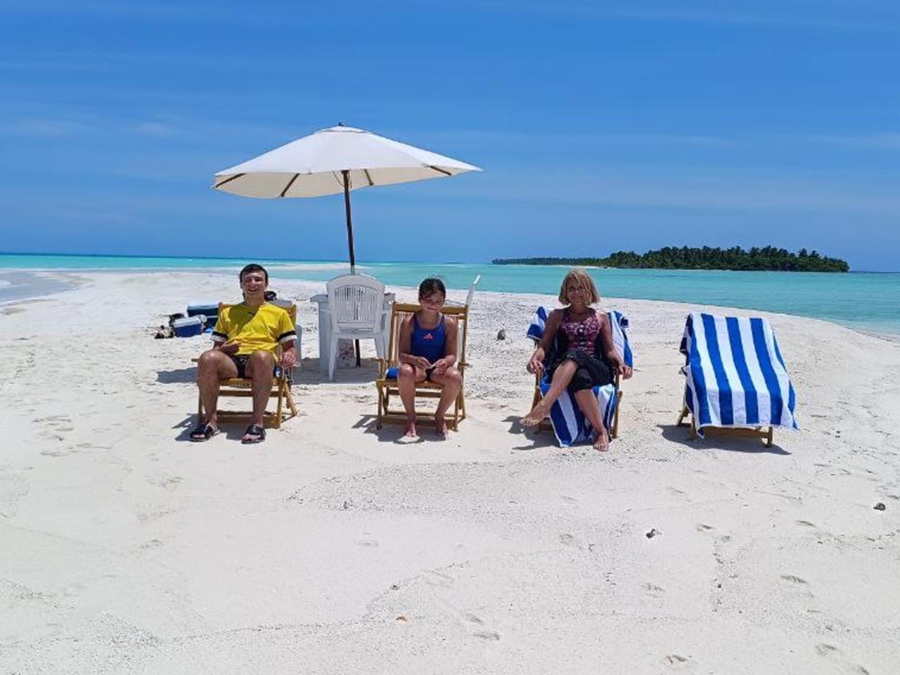 Rindali - The Speedboat From Male To The Hotel Departs At 1130 Every Monday Thursday And Saturday And From The Hotel To Male At 0630 And Five Domestic Flights Are Available Every Day Olhuveli  Extérieur photo