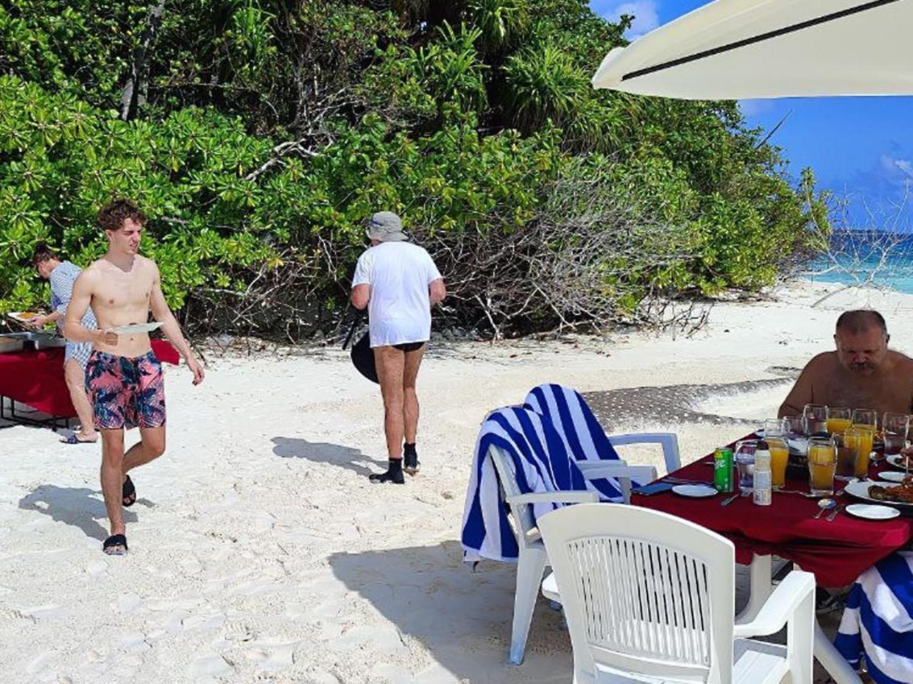 Rindali - The Speedboat From Male To The Hotel Departs At 1130 Every Monday Thursday And Saturday And From The Hotel To Male At 0630 And Five Domestic Flights Are Available Every Day Olhuveli  Extérieur photo
