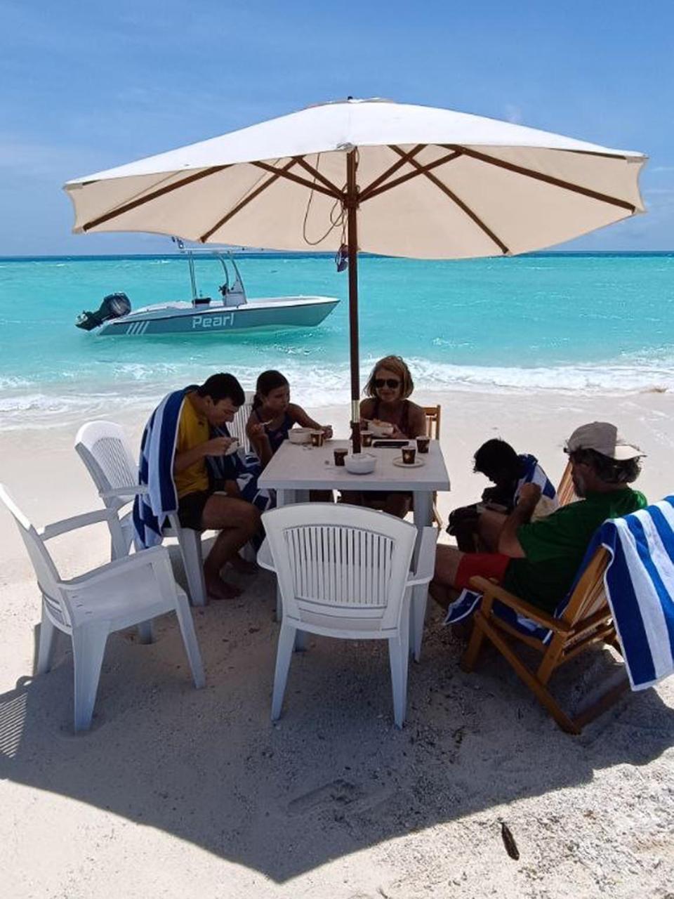 Rindali - The Speedboat From Male To The Hotel Departs At 1130 Every Monday Thursday And Saturday And From The Hotel To Male At 0630 And Five Domestic Flights Are Available Every Day Olhuveli  Extérieur photo
